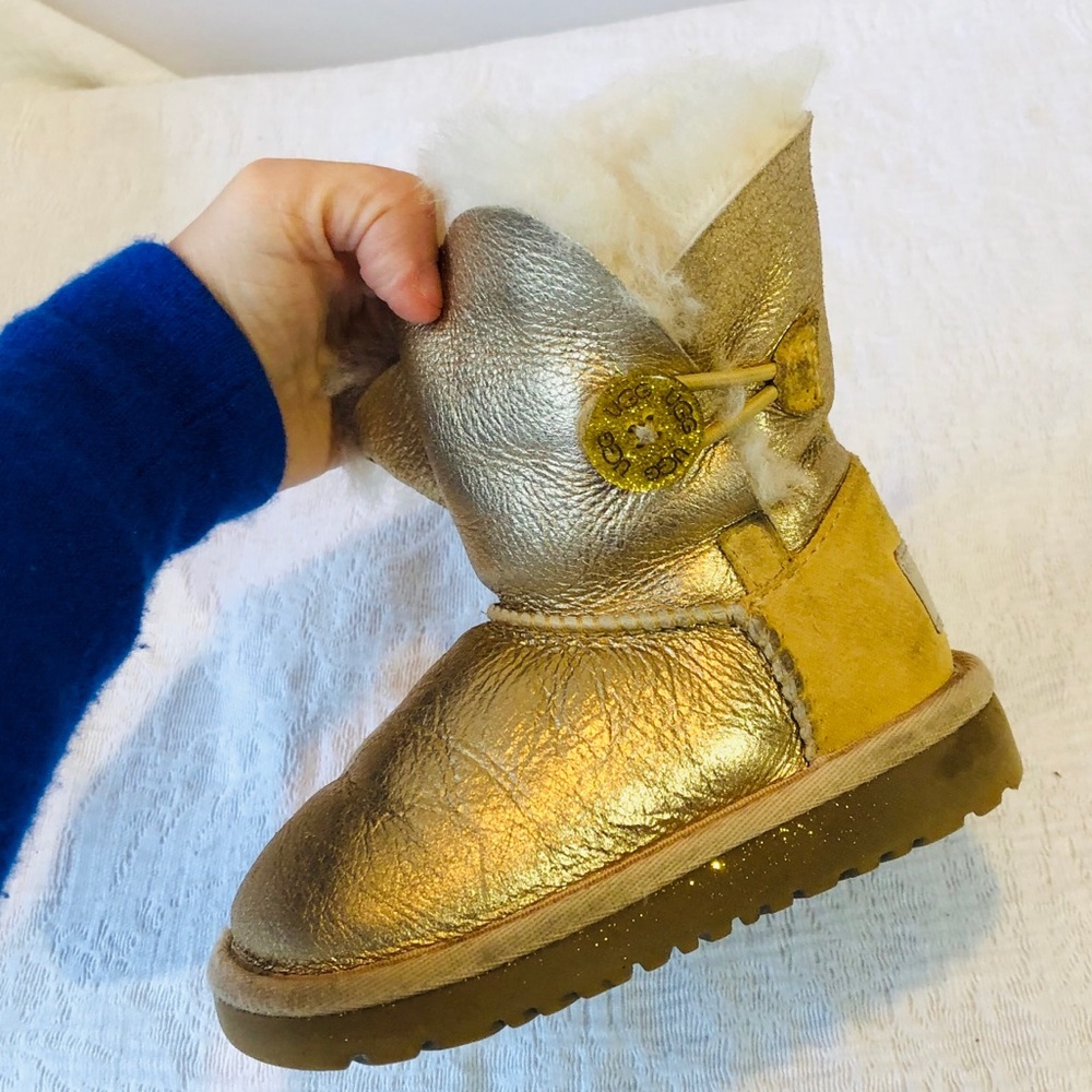 UGGS**Gold Bailey Button Toddler Shoes**US 7 - Picture 2 of 5